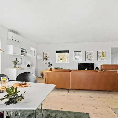 Three-Bedroom Holiday Home In Sydals
